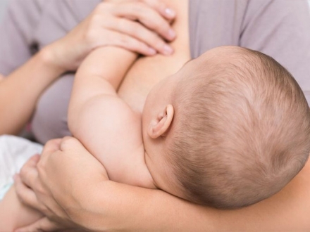 La leche materna contiene Hongos beneficiosos que varían por regiones