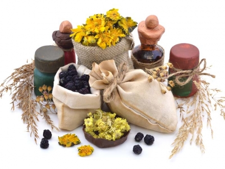 Los 10 productos naturales imprescindibles en tu botiquín de verano